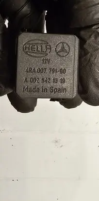 Mercedes-Benz A W168 Other relay A0025421319 4RA00779100