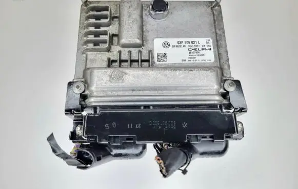 Skoda Fabia Mk2 (5J) Engine control unit/module ECU 28307850 03P906021AN