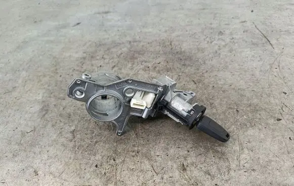 Opel Zafira B Ignition lock 