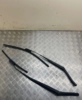 Renault Latitude (L70) Front wiper blade arm
