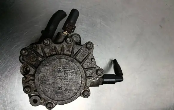 Audi A4 S4 B7 8E 8H Vacuum pump 03G145209