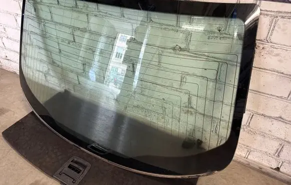 Maserati Ghibli Rear windscreen/windshield window 43r001167