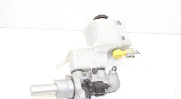 Volkswagen Golf VII Master brake cylinder