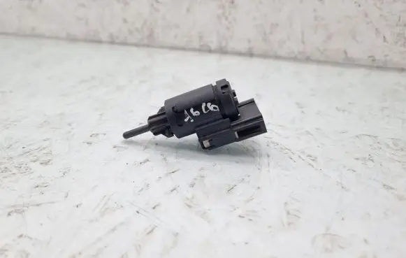Audi A6 S6 C6 4F Brake pedal sensor switch 3B0945511C