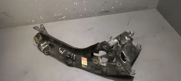 Mercedes-Benz E W211 Headlight/headlamp mounting bracket 