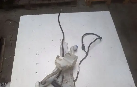 Volvo C30 Windshield washer fluid reservoir/tank