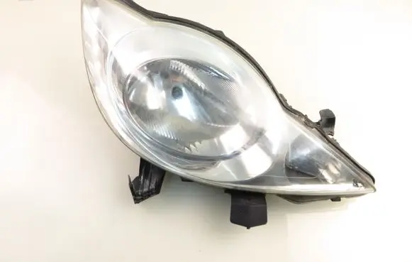Peugeot 107 Headlight/headlamp 811100H030