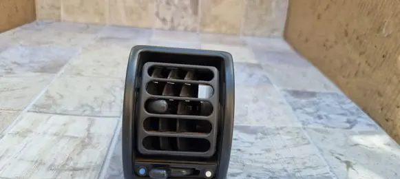 Land Rover Discovery Dash center air vent grill