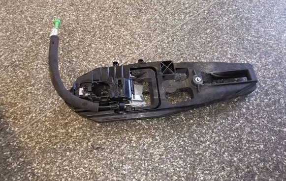 Rear door exterior handle/bracket
