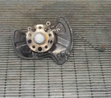 Mercedes-Benz C W204 Front wheel hub A2045400117 A2044202544