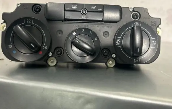 Volkswagen Caddy Climate control unit 74730960