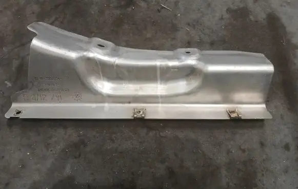 BMW 5 F10 F11 Heat shield in engine bay 7202854 24610010
