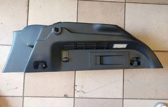 Tailgate/trunk side cover trim