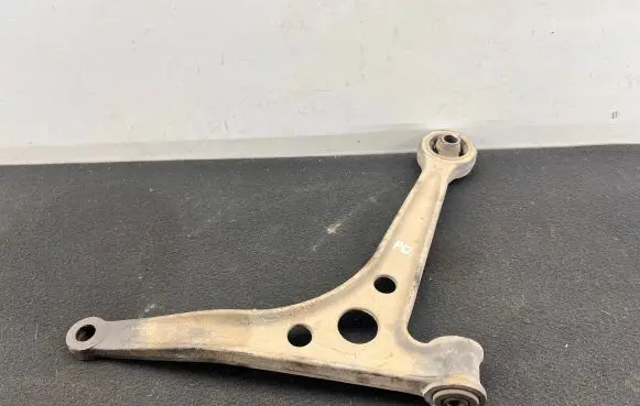 Volkswagen Sharan Front lower control arm/wishbone 7M0407152B