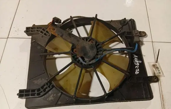 Honda FR-V Radiator cooling fan shroud