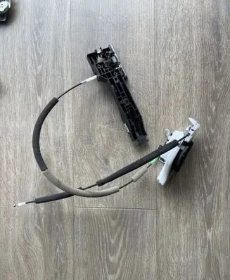 Nissan Qashqai Coupe door lock (next to the handle) V9012120 C31928