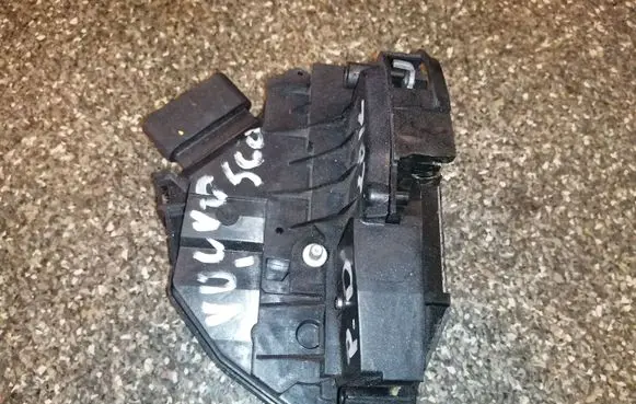 Volvo S60 Front door lock 31301740