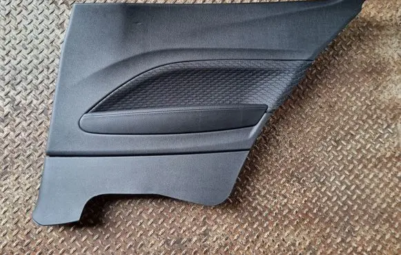 BMW 2 F22 F23 Coupe rear side trim panel 8057948