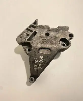 Volkswagen Golf V Engine mounting bracket 03G199207G