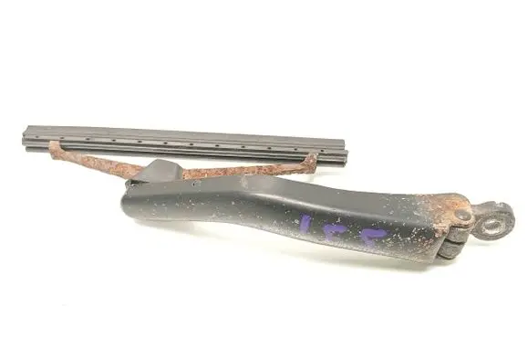 Volvo XC70 Headlight wiper blade 