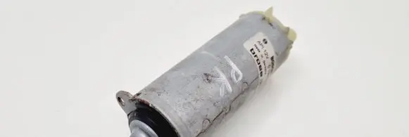 Volkswagen PASSAT B6 Seat adjustment motor 0130002532 140806 198397104