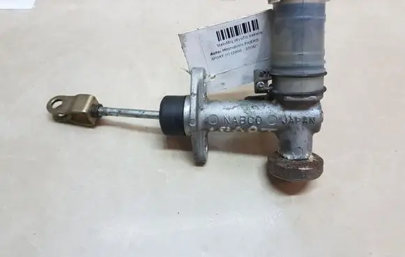 Mitsubishi Pajero Sport I Master brake cylinder