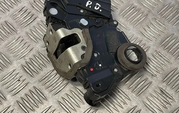 Toyota Prius (XW20) Front door lock