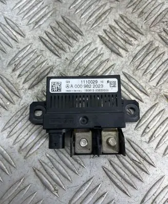 Mercedes-Benz C W204 Charging relay 1110029 A0009822023