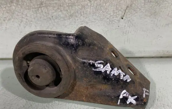 Hyundai Santa Fe Radiator mount bracket