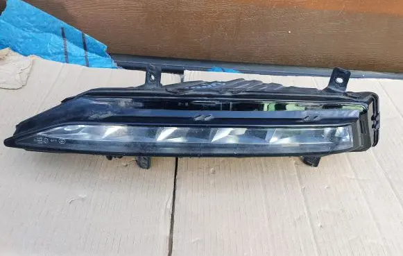 Skoda Superb B8 (3V) Front fog light 3V0941699B