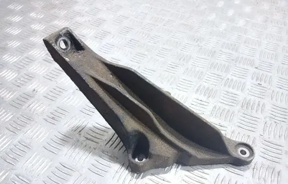 BMW 5 E39 Engine mounting bracket