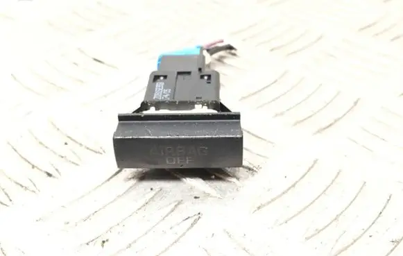Passenger airbag on/off switch