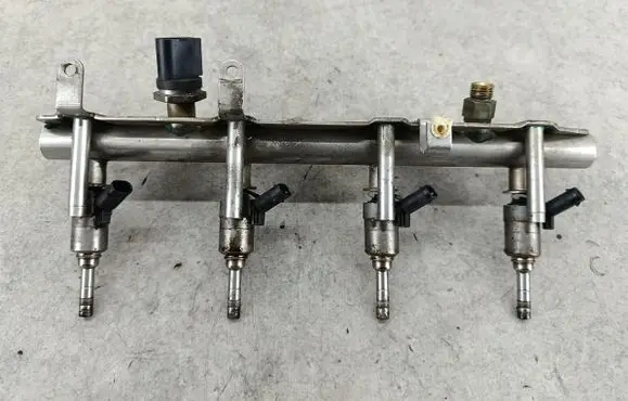 Volkswagen PASSAT B6 Fuel main line pipe 06J133317G