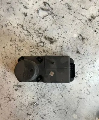 Volkswagen Golf III Central locking vacuum pump 1H0962257