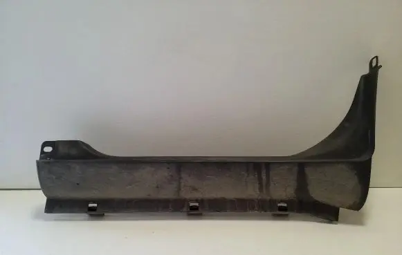 Iveco Daily 5th gen Side skirt front trim 504160333