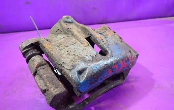Ford Mondeo Mk III Front brake caliper 