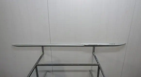 Front sill (body part)