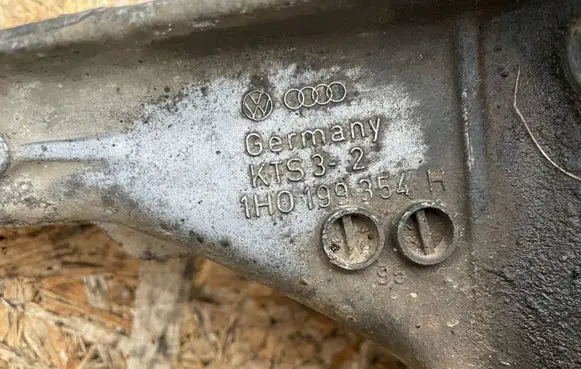 Volkswagen Golf III Engine mounting bracket 1H0199354