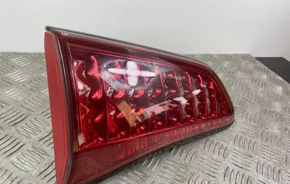 Infiniti QX80 Tailgate rear/tail lights
