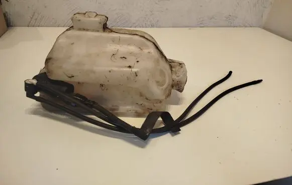 Renault Kangoo II Windshield washer fluid reservoir/tank 8200431474 681155 246091