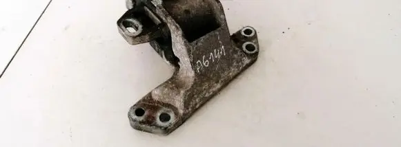 Peugeot 407 Engine mount bracket