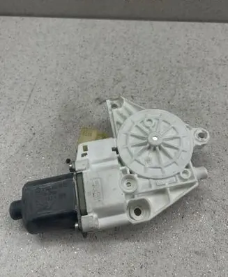Mercedes-Benz C W204 Front door window regulator motor A2048200242 01712 971132100