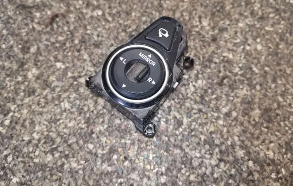 Hyundai i40 Wing mirror switch