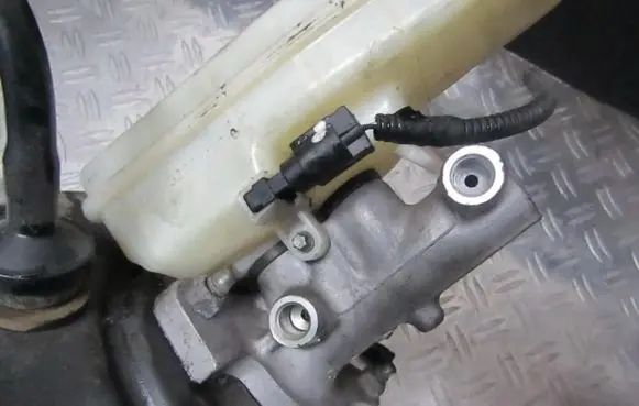 Mitsubishi Colt Master brake cylinder