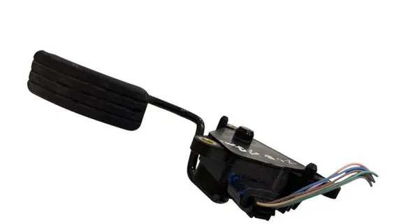 Accelerator throttle pedal