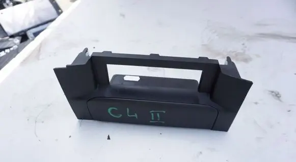 Citroen C4 II Glove box