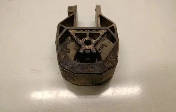 Volvo V50 Engine mount bracket 532C79