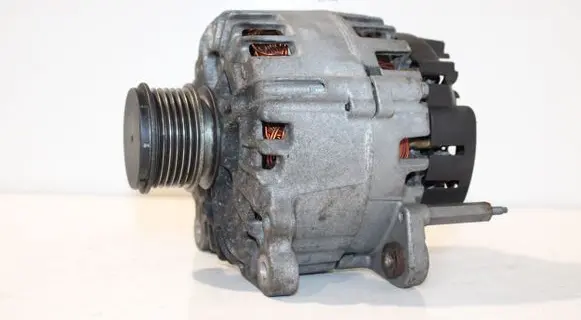 Volkswagen PASSAT B7 Generator/alternator 03L903023A
