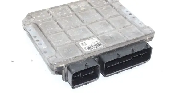 Toyota Auris 150 Engine control unit/module 8966102D81