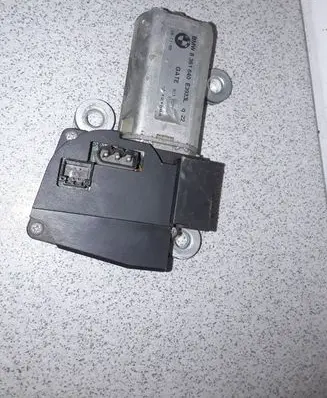 BMW 5 E39 Wiper motor 8361640